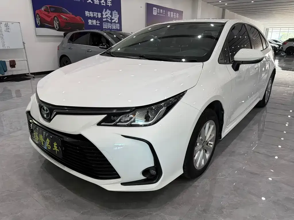 Toyota Corolla — фото 1