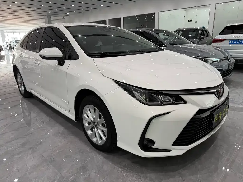 Toyota Corolla — фото 5