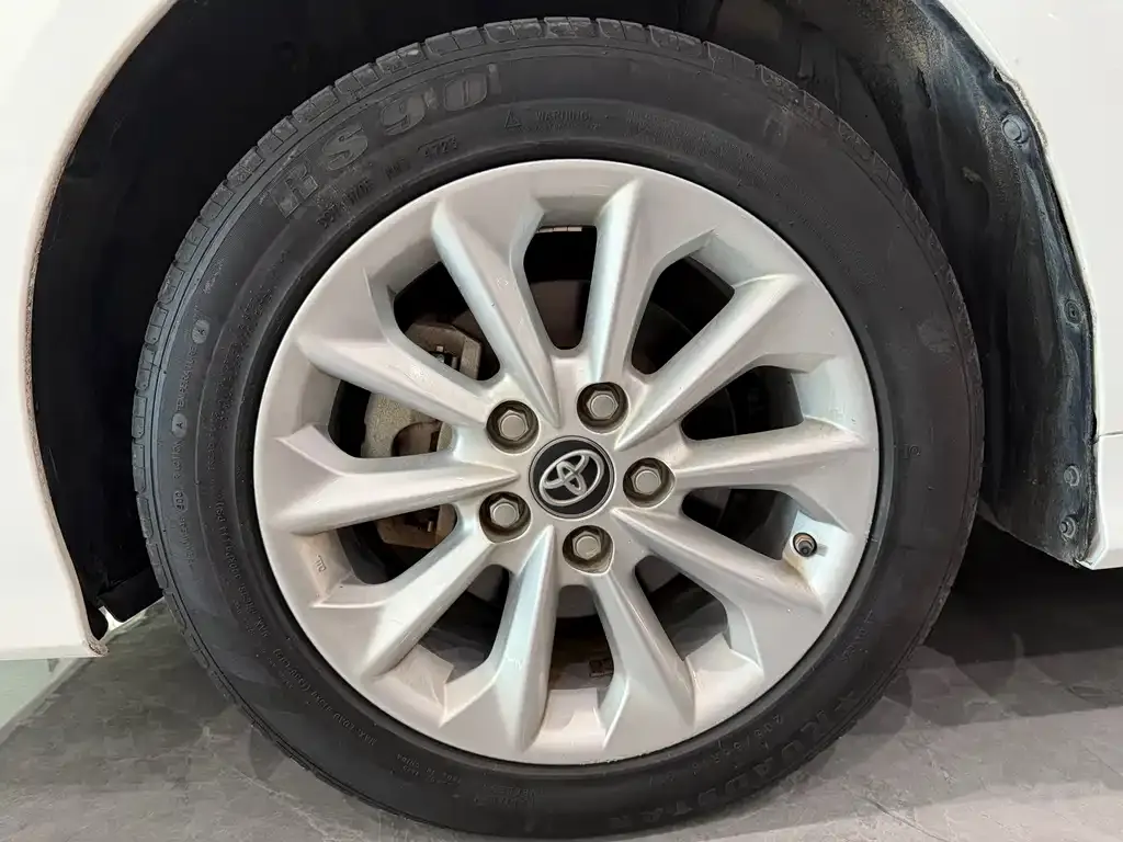 Toyota Corolla — фото 8