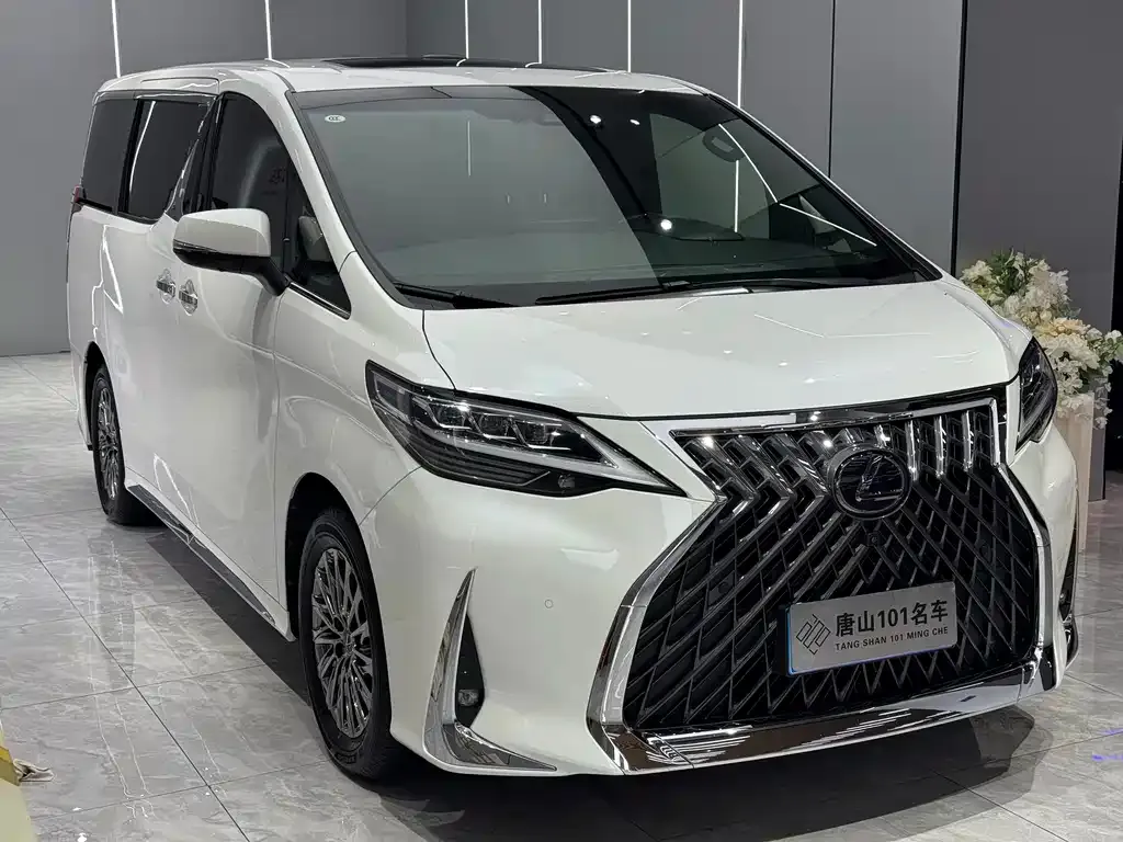 Lexus LM — фото 5