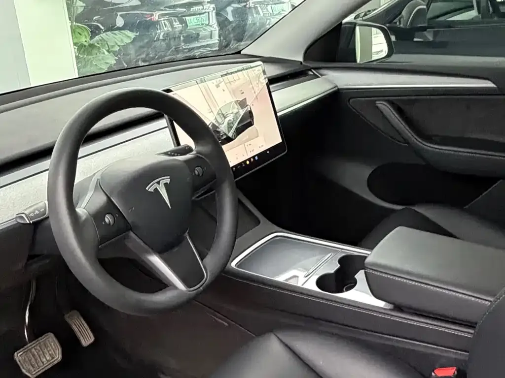 Tesla Model Y — фото 3