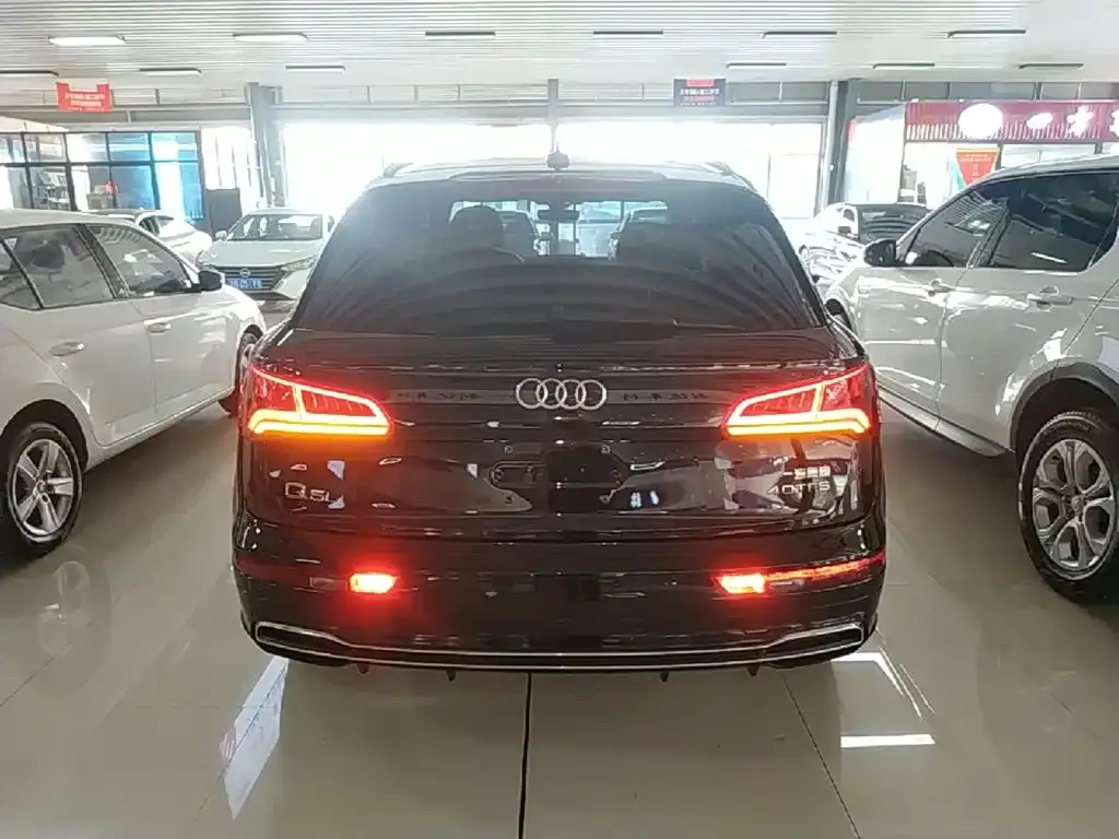 Audi Q5L — фото 6