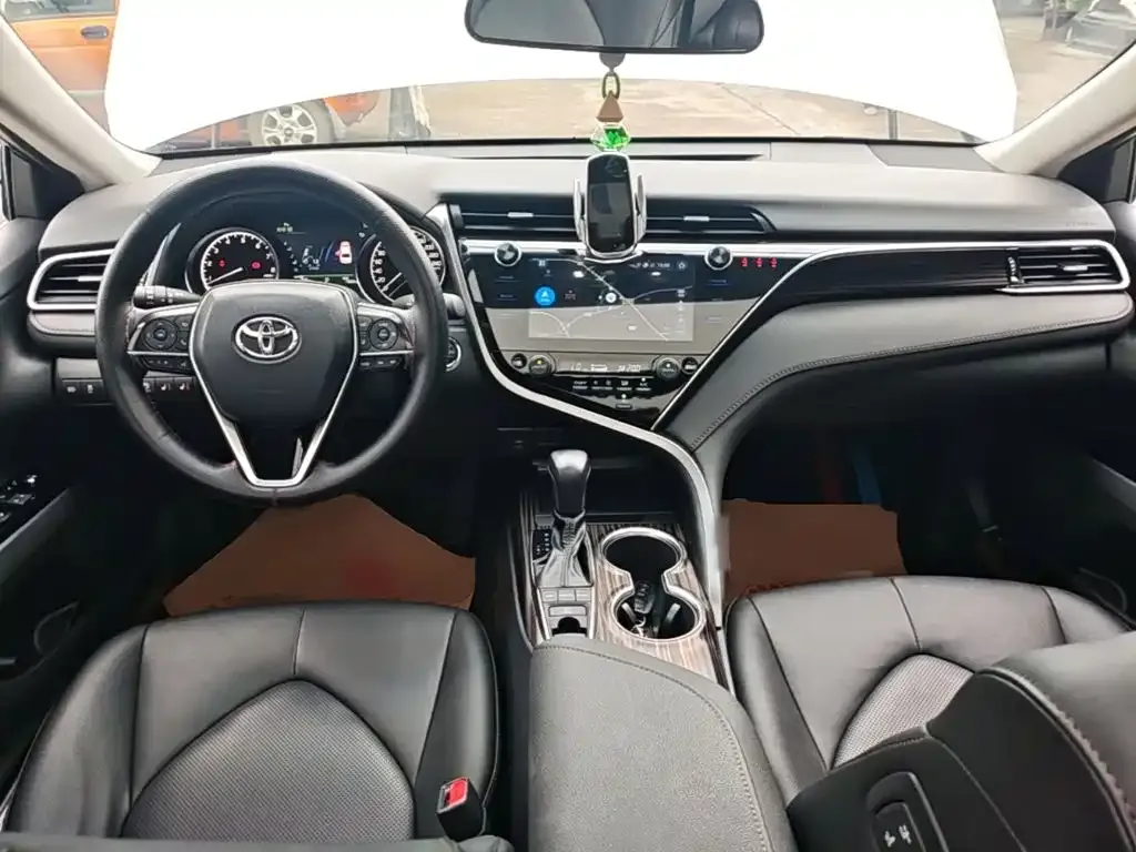 Toyota Camry — фото 5