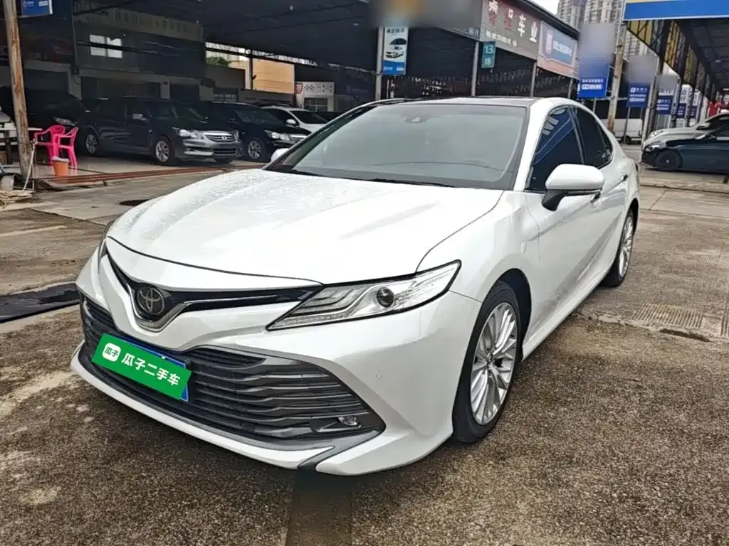 Toyota Camry — фото 7