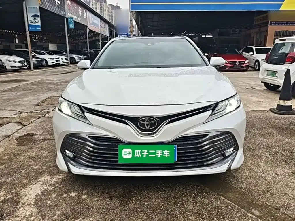 Toyota Camry — фото 4