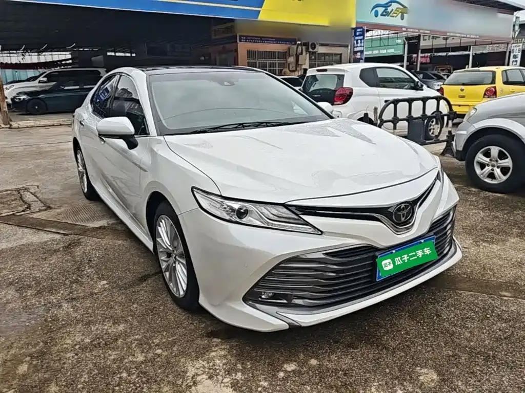 Toyota Camry — фото 9