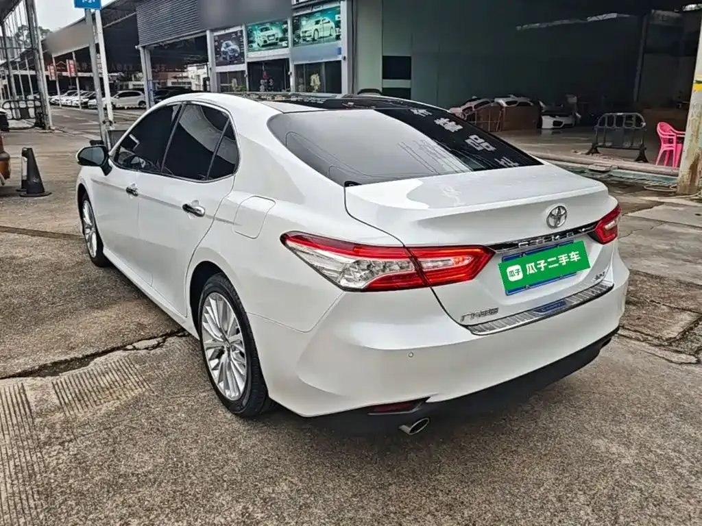 Toyota Camry — фото 10