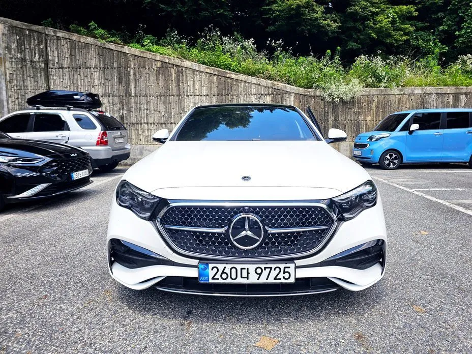 Mercedes-Benz E-Class — фото 1
