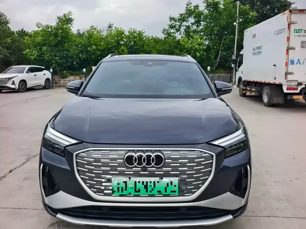 Audi Q4 e-tron — фото 4