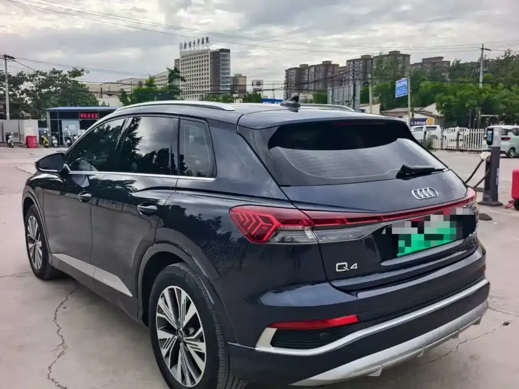 Audi Q4 e-tron — фото 2