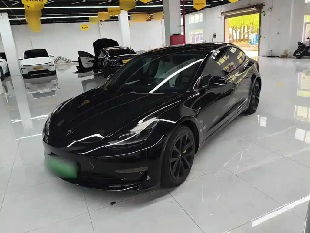 Tesla Model 3 — фото 1