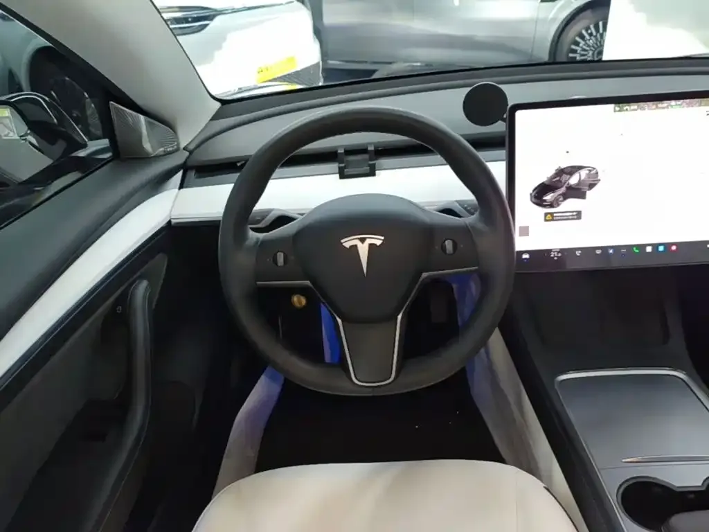 Tesla Model 3 — фото 4