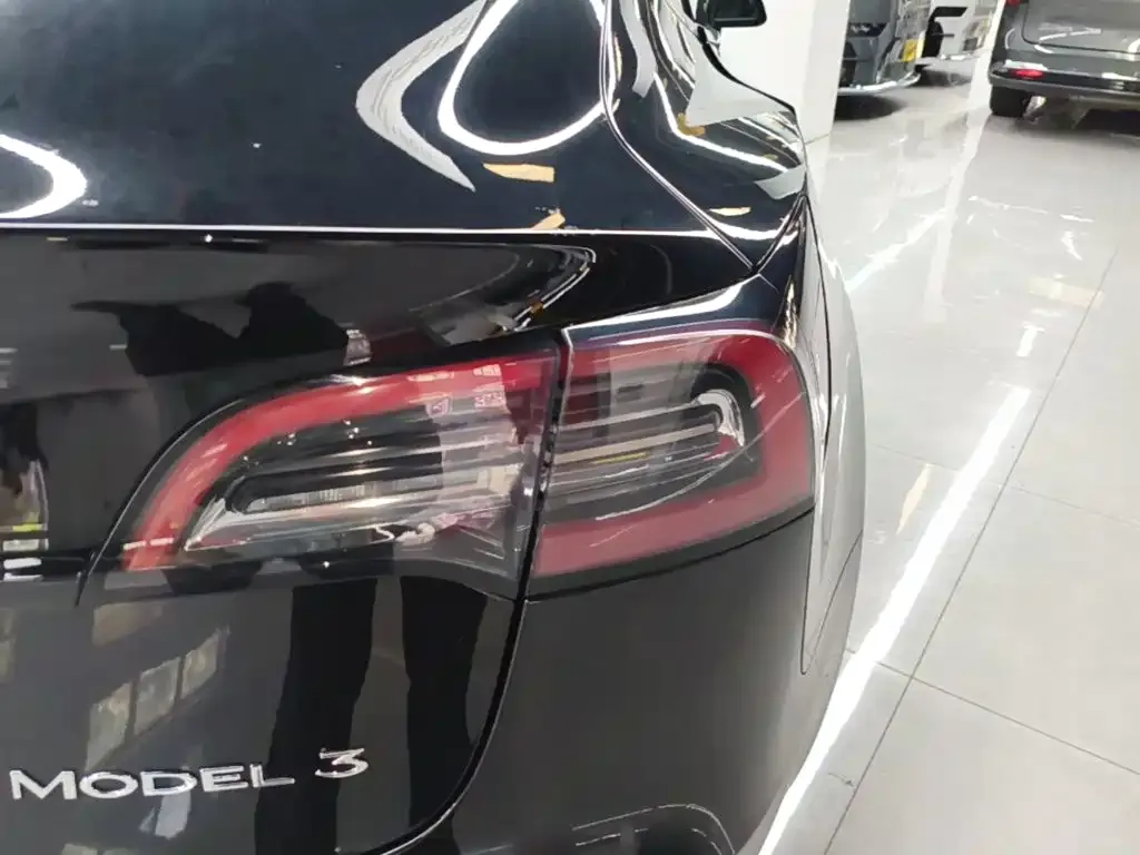 Tesla Model 3 — фото 2