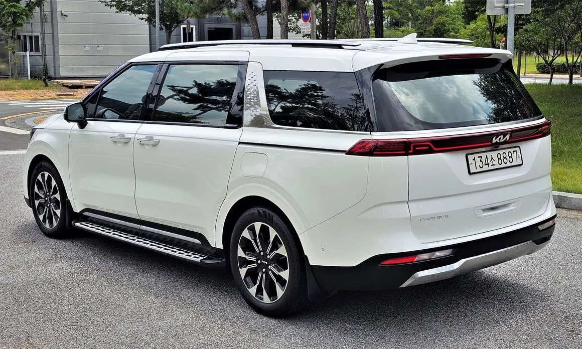 Kia Carnival — фото 8
