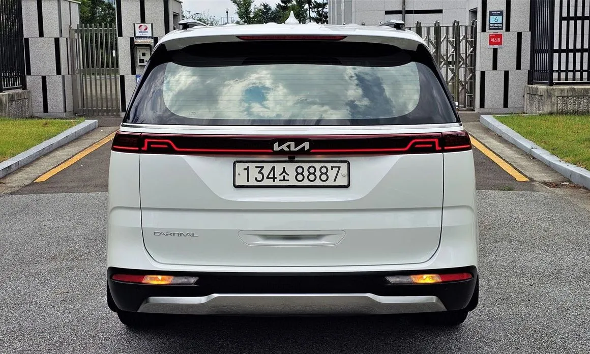 Kia Carnival — фото 7