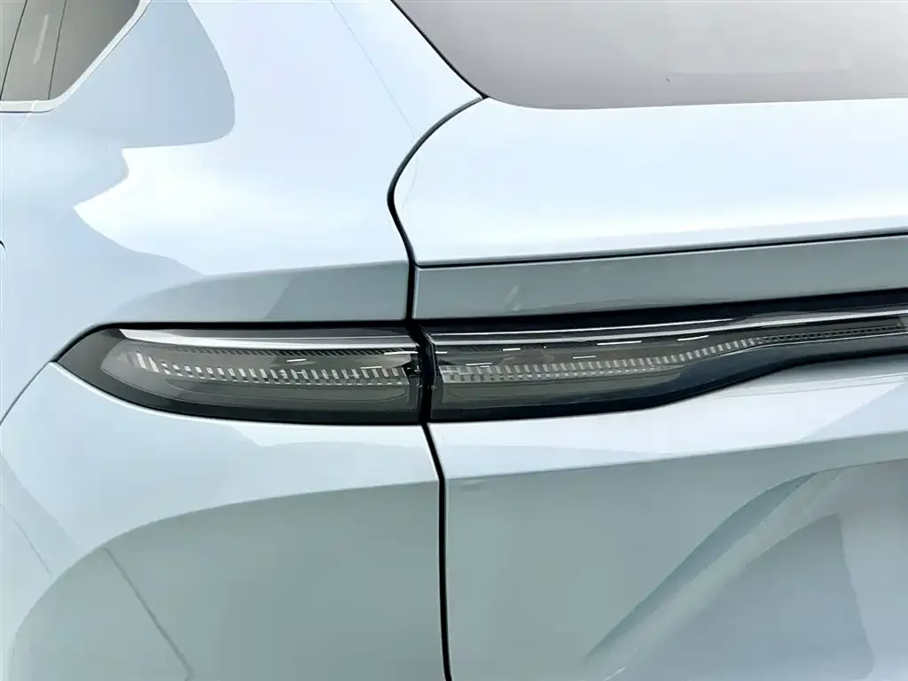 NIO EC6 — фото 10
