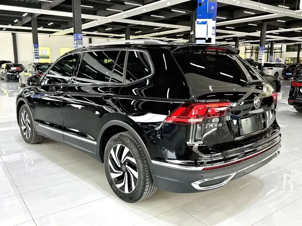 Volkswagen Tiguan L — фото 6