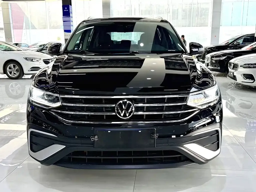 Volkswagen Tiguan L — фото 3