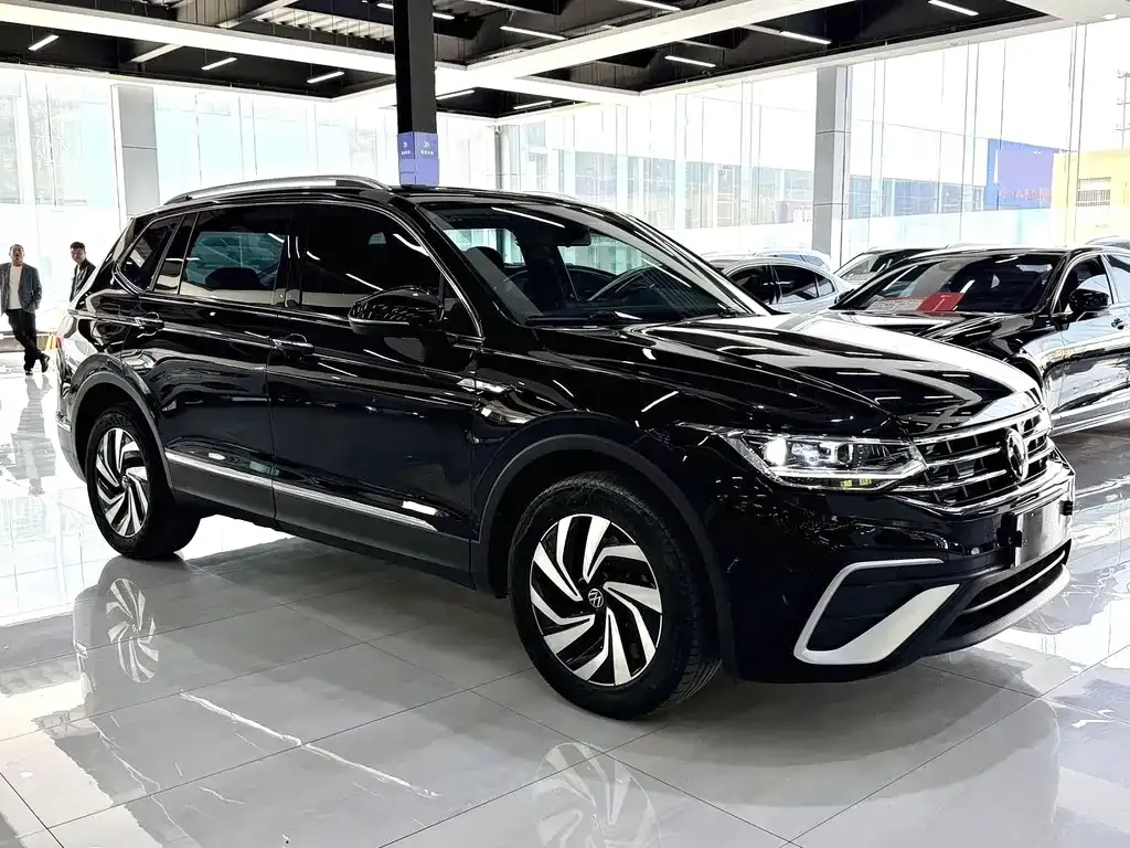 Volkswagen Tiguan L — фото 4