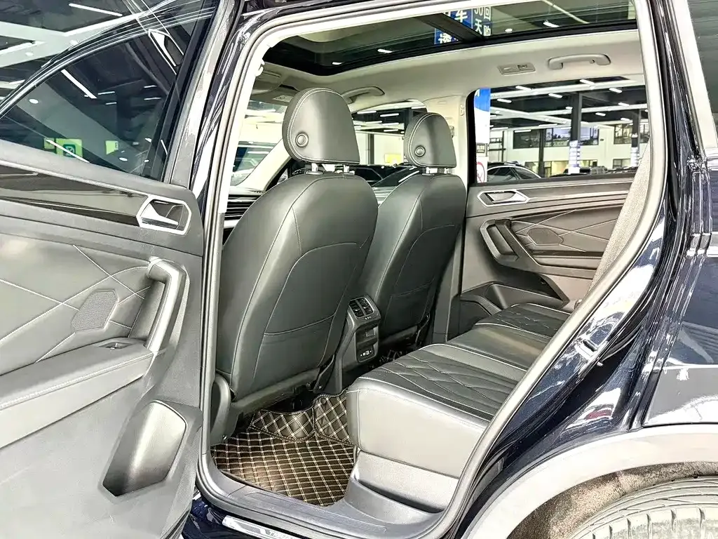 Volkswagen Tiguan L — фото 7