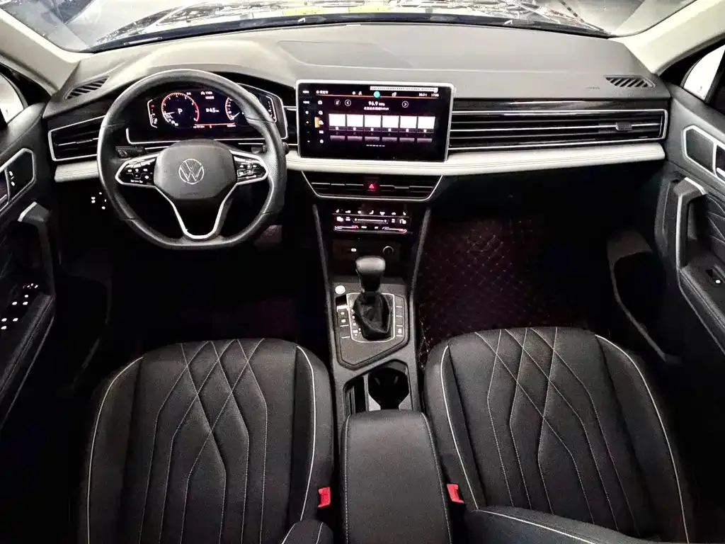 Volkswagen Tiguan L — фото 10