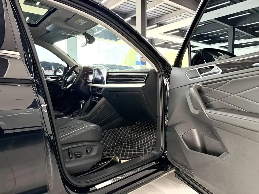 Volkswagen Tiguan L — фото 5
