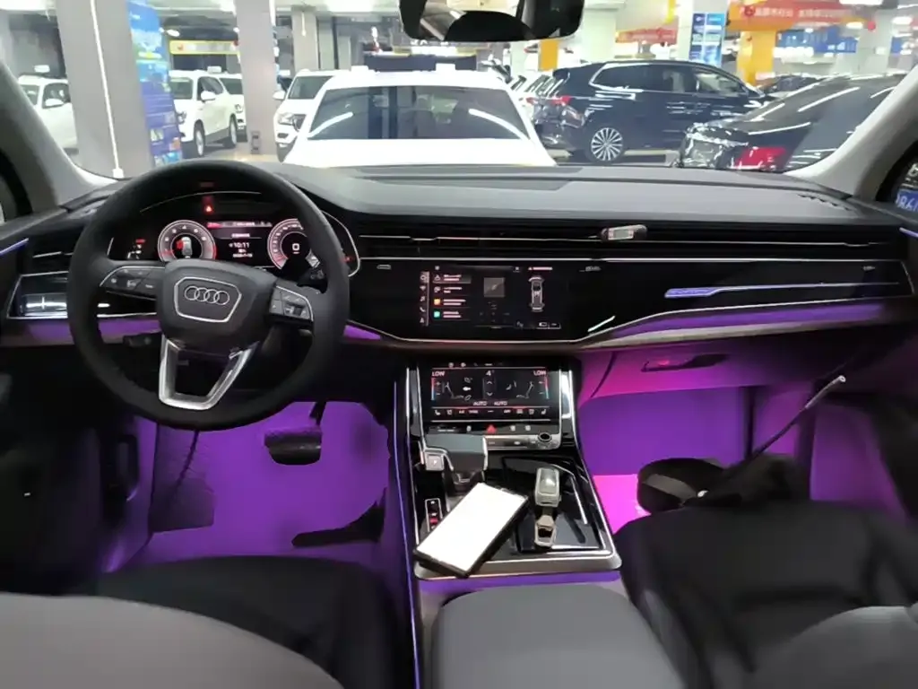 Audi Q7 2023 из CN, фото 2