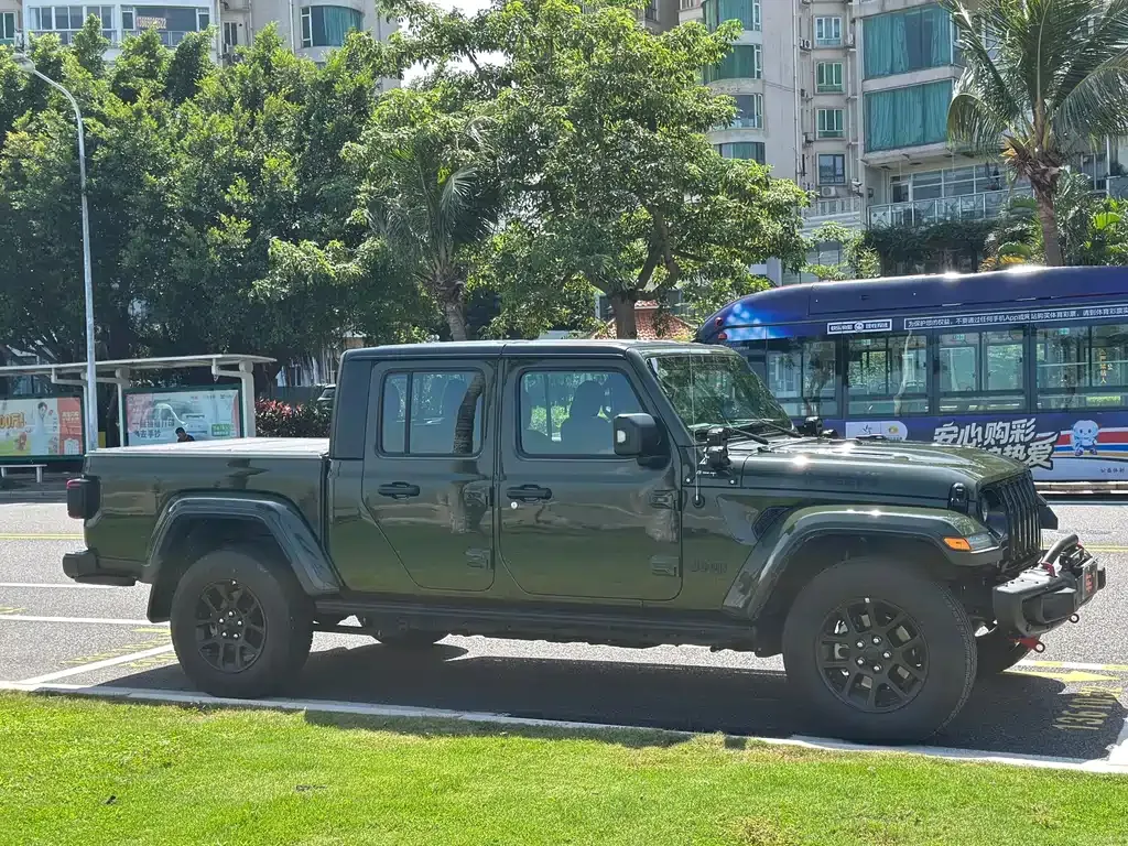 Jeep Gladiator — фото 10