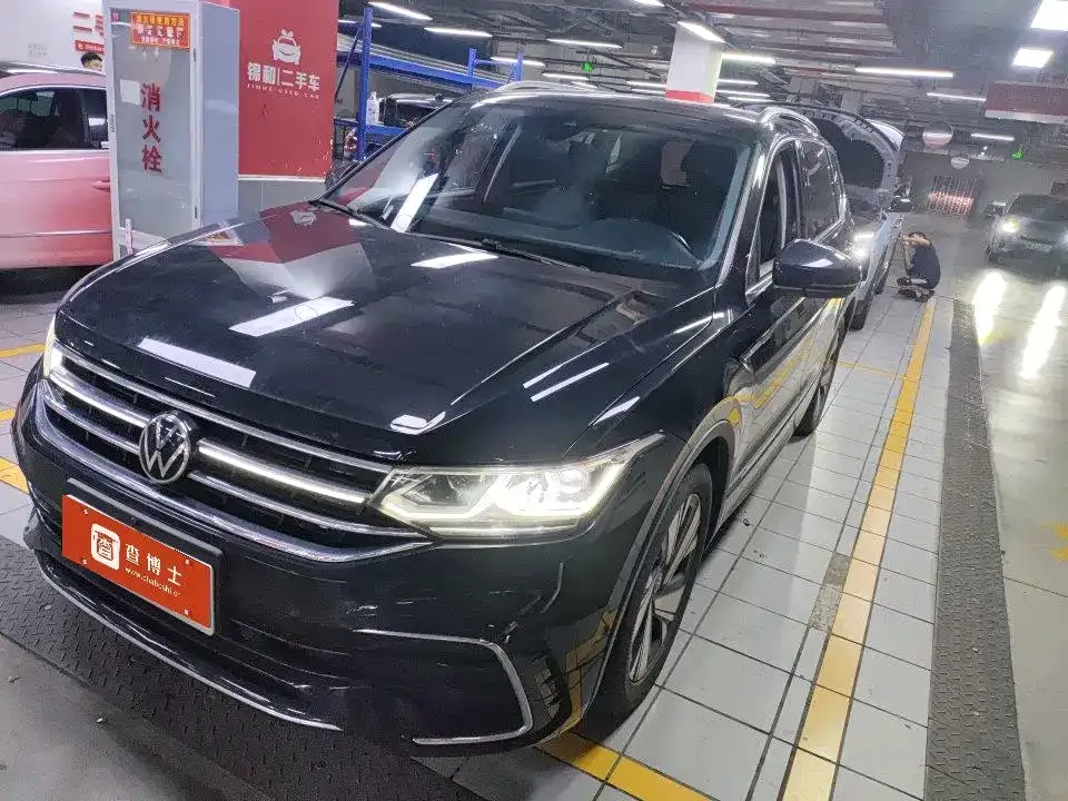 Volkswagen Tiguan L — фото 1