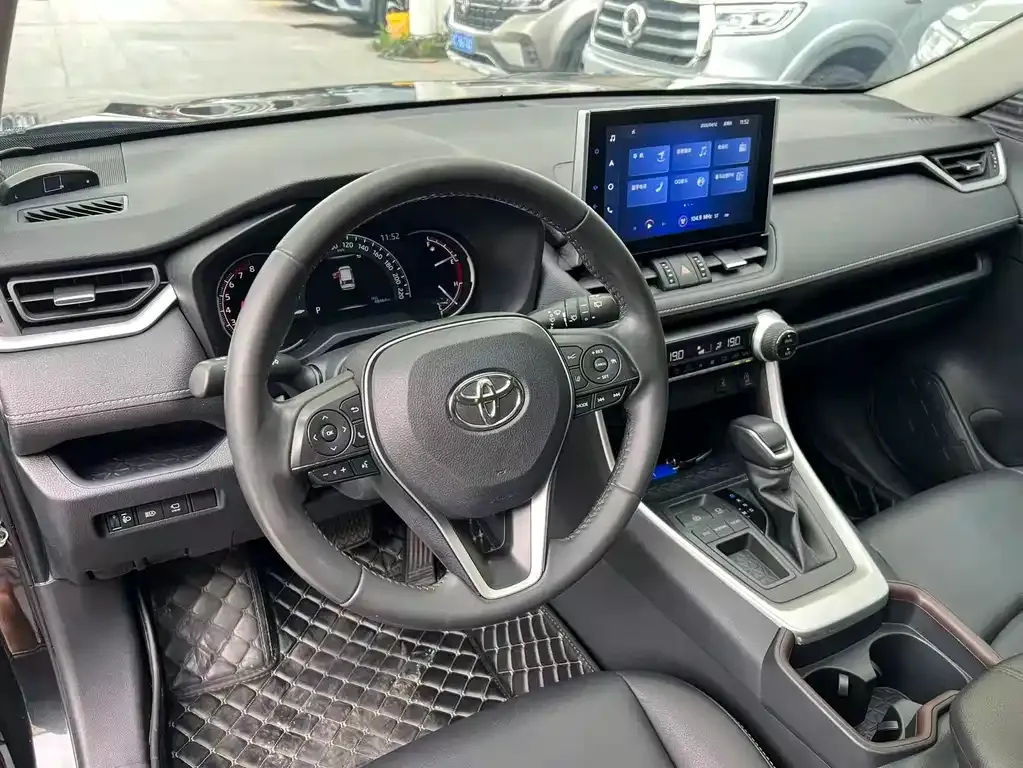 Toyota RAV4 — фото 2
