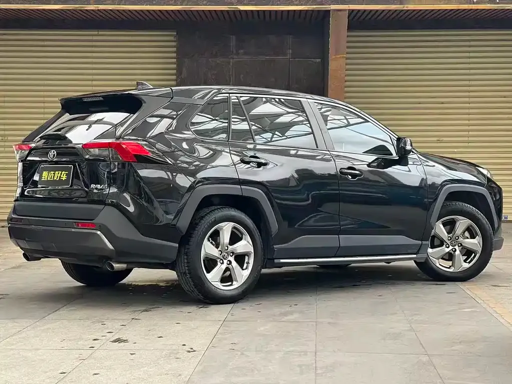 Toyota RAV4 — фото 4