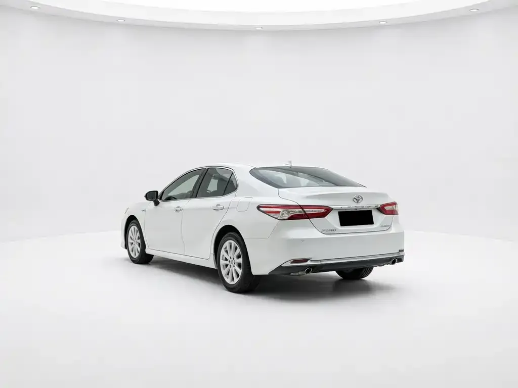 Toyota Camry — фото 4