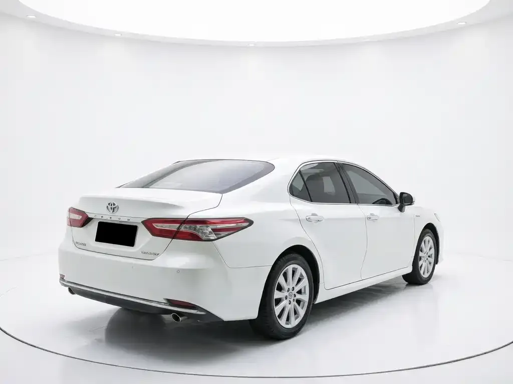 Toyota Camry — фото 5