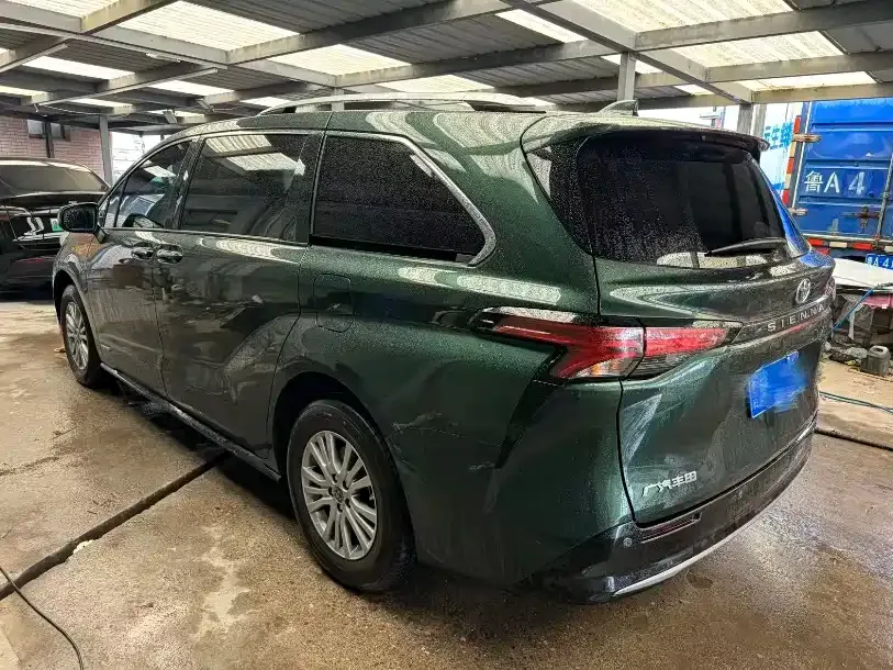 Toyota Sienna — фото 7