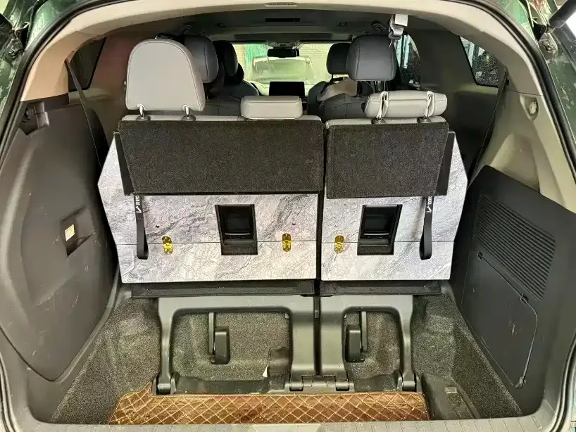 Toyota Sienna — фото 10