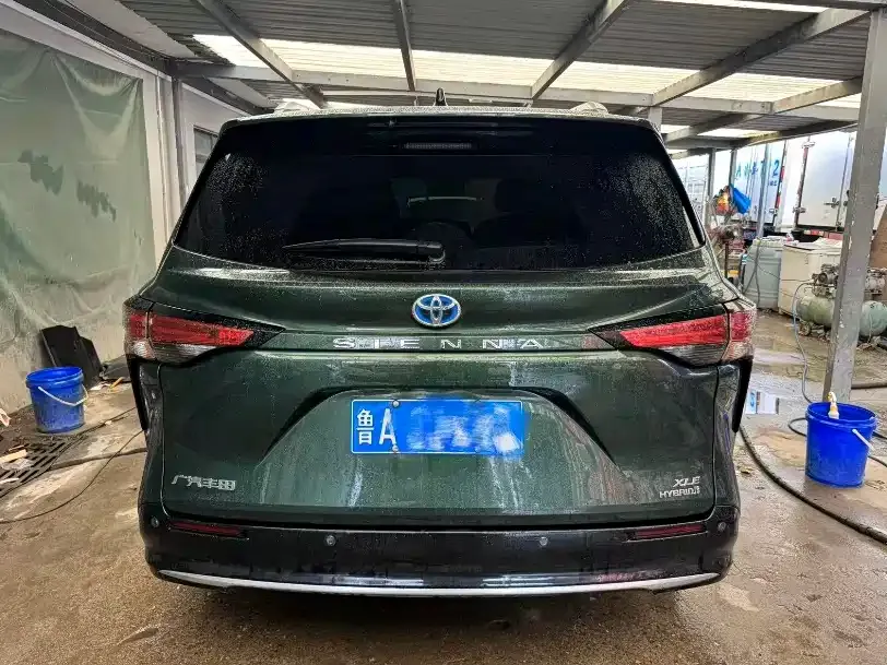 Toyota Sienna — фото 8