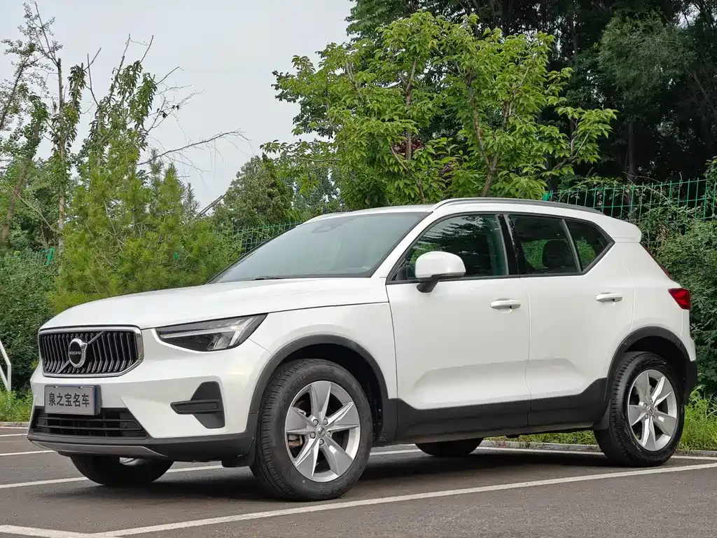 Volvo XC40 — фото 10