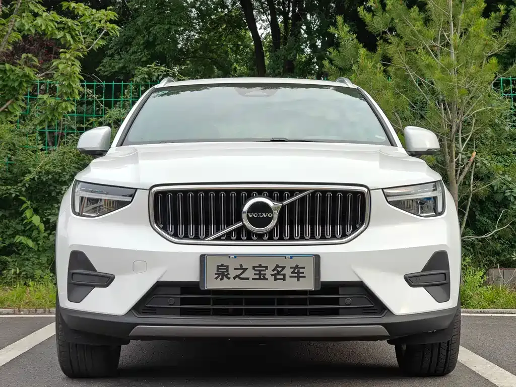 Volvo XC40 — фото 8