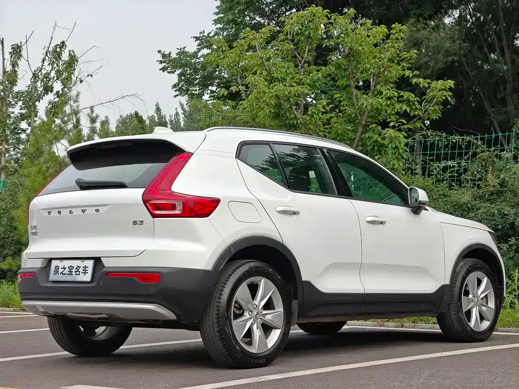 Volvo XC40 — фото 4