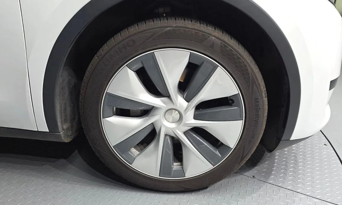 Tesla Model Y 2024 из KR, фото 9