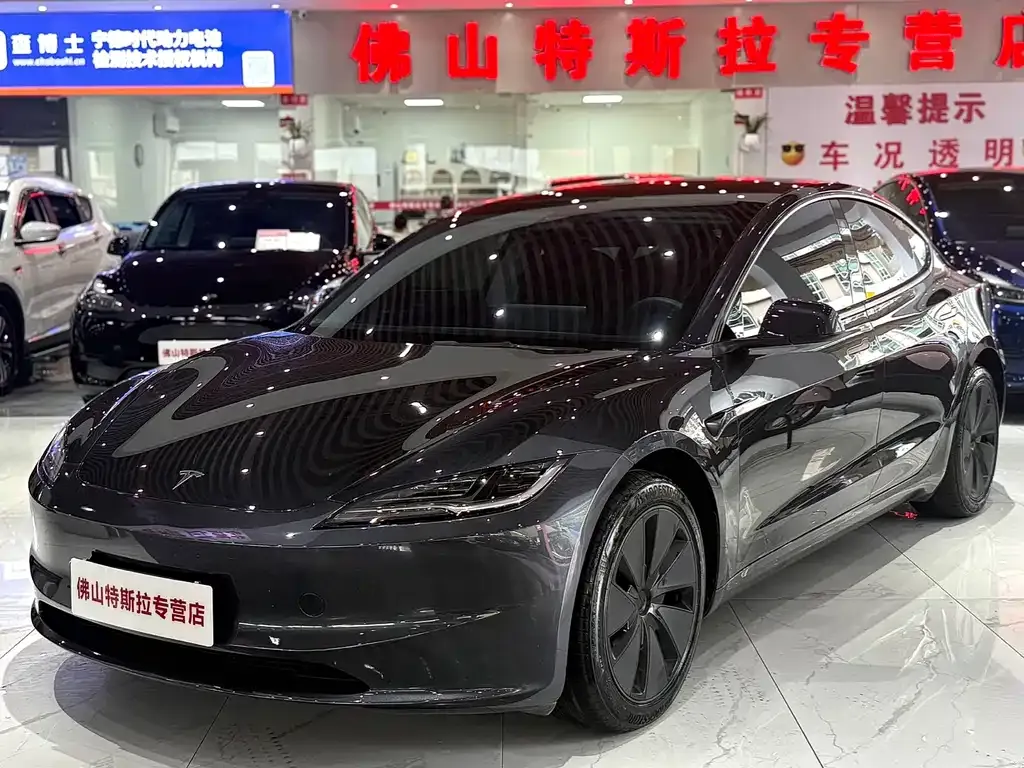 Tesla Model 3 — фото 1