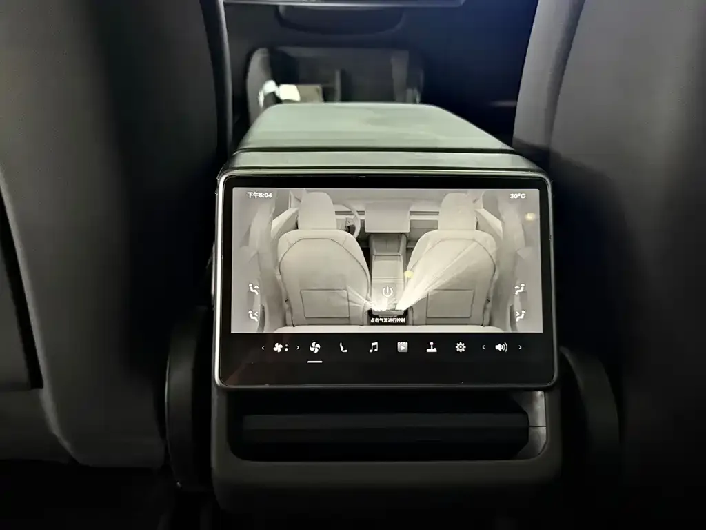 Tesla Model 3 — фото 10