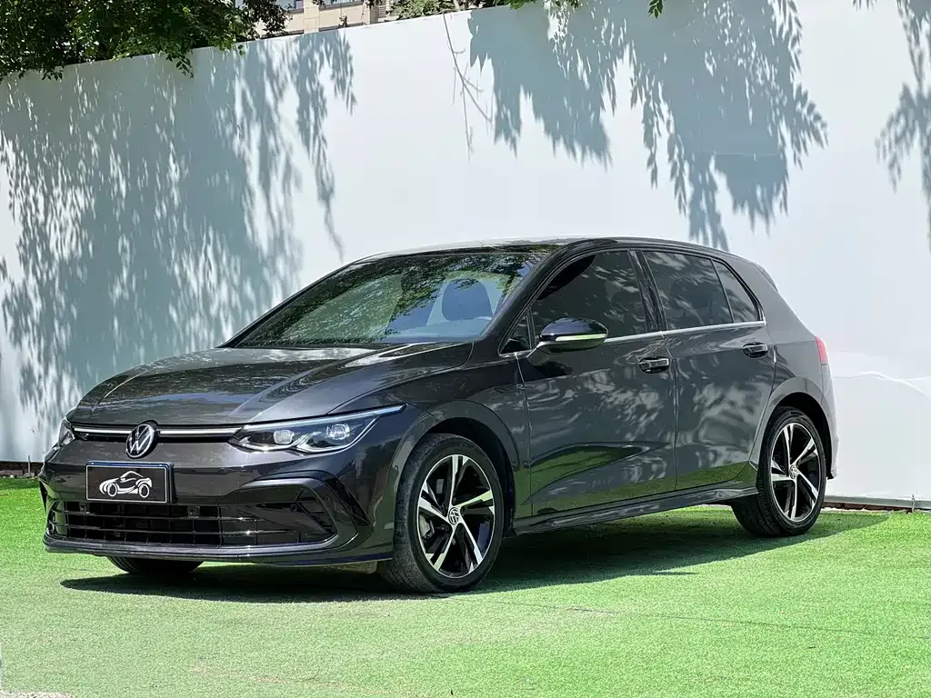 Volkswagen Golf — фото 1