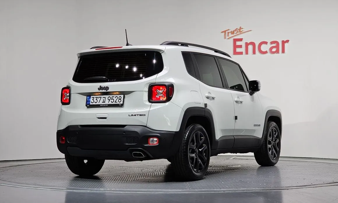 Jeep Renegade — фото 6