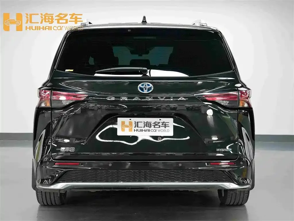 Toyota Granvia — фото 7