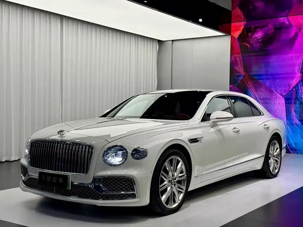 Bentley Flying Spur PHEV — фото 1
