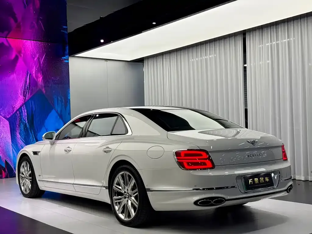 Bentley Flying Spur PHEV — фото 7