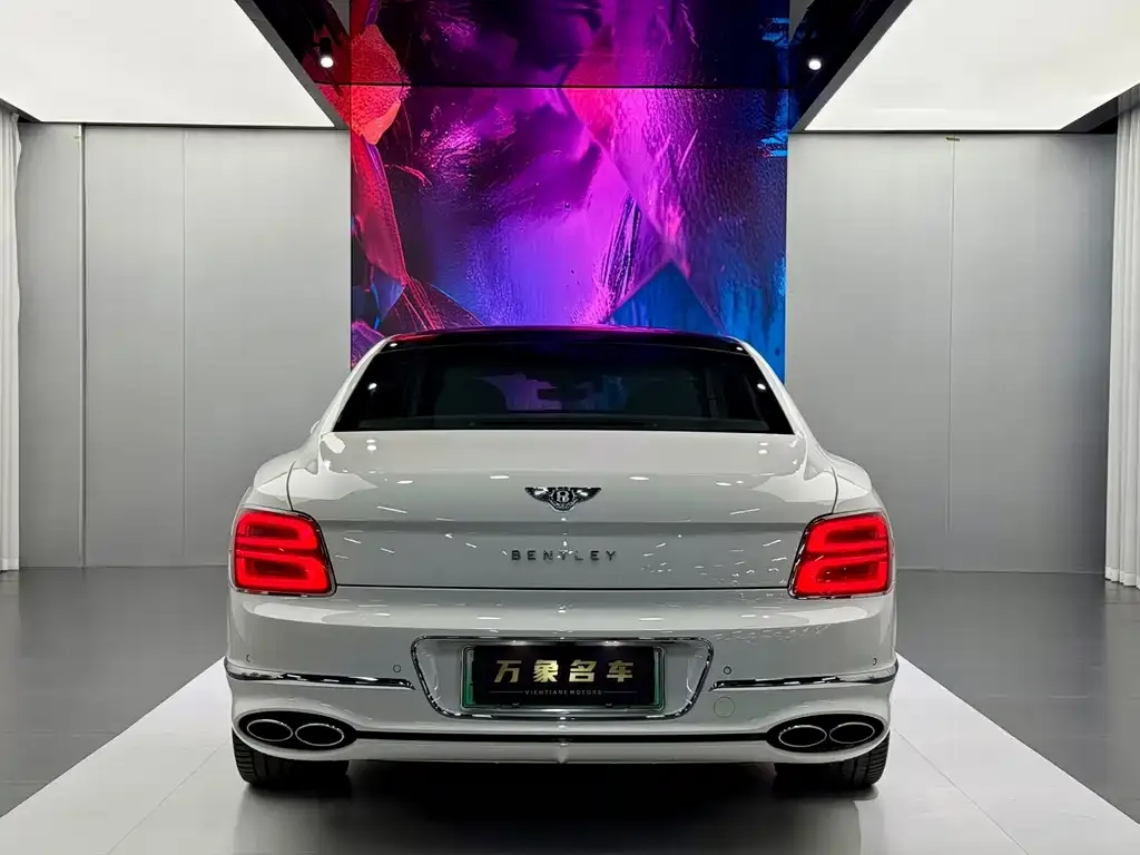 Bentley Flying Spur PHEV — фото 9