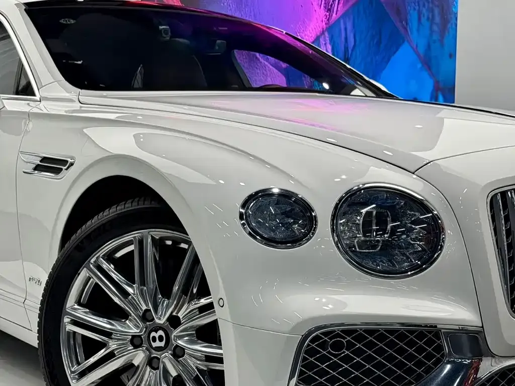 Bentley Flying Spur PHEV — фото 5