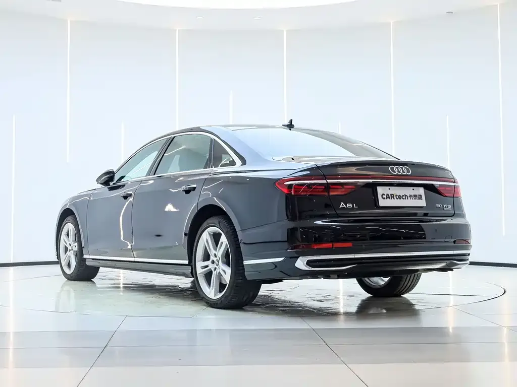 Audi A8 — фото 9
